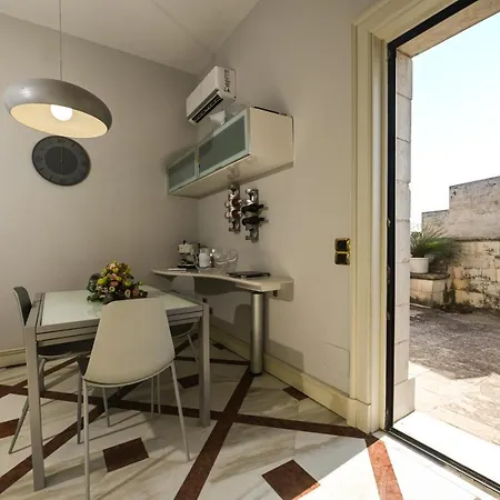 La Putea Suitesrl 레체